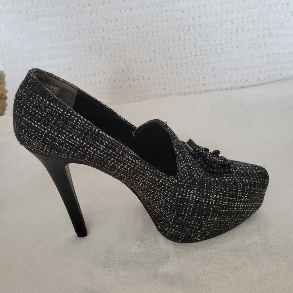 Simply Vera Wang Pumps Tasseled black white beaded sz 6 shoes 4 1/2" Heels GUC - Picture 9 of 11